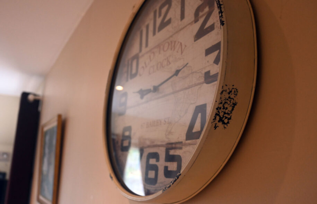 Gîte à Honfleur pour 4 personnes décoration horloge
